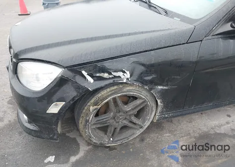 2009 Mercedes-Benz C 300 Luxury/Sport z USA, uszkodzony, nr VIN WDDGF54X99R083010